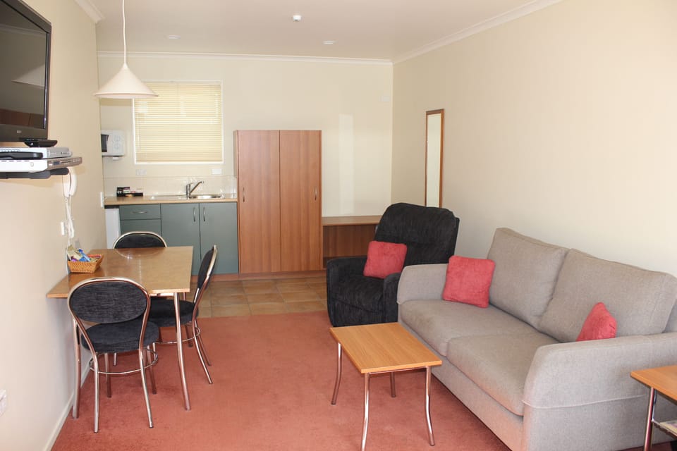 1 Bedroom Unit | Living area | Smart TV, DVD player