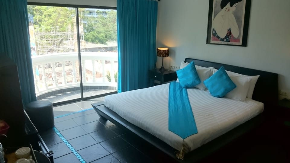 Deluxe Room | Balcony