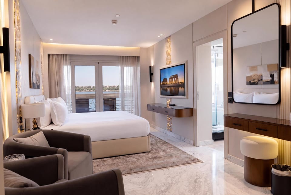 Elite Signature Plus Suite | Minibar, in-room safe, soundproofing, WiFi