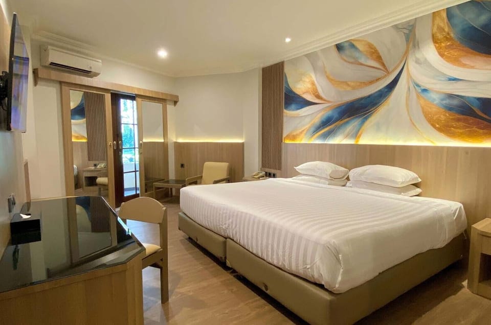 Minibar, in-room safe, desk, soundproofing