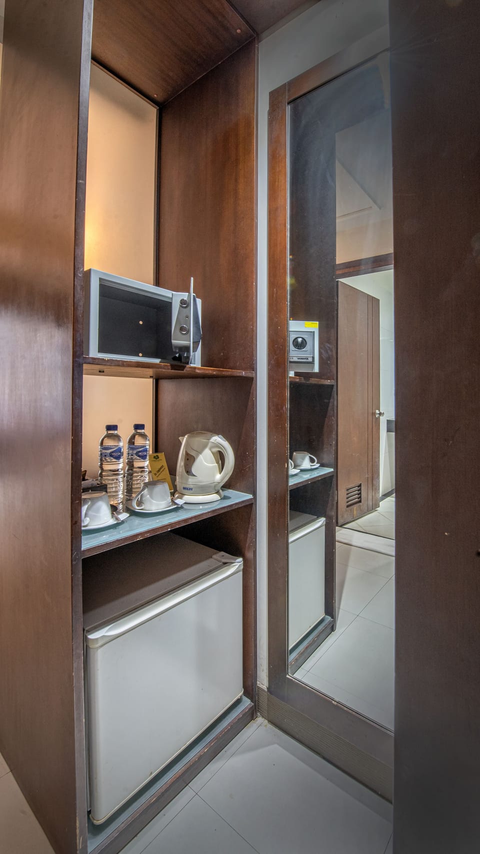 In-room safe, desk, WiFi (free), bed sheets
