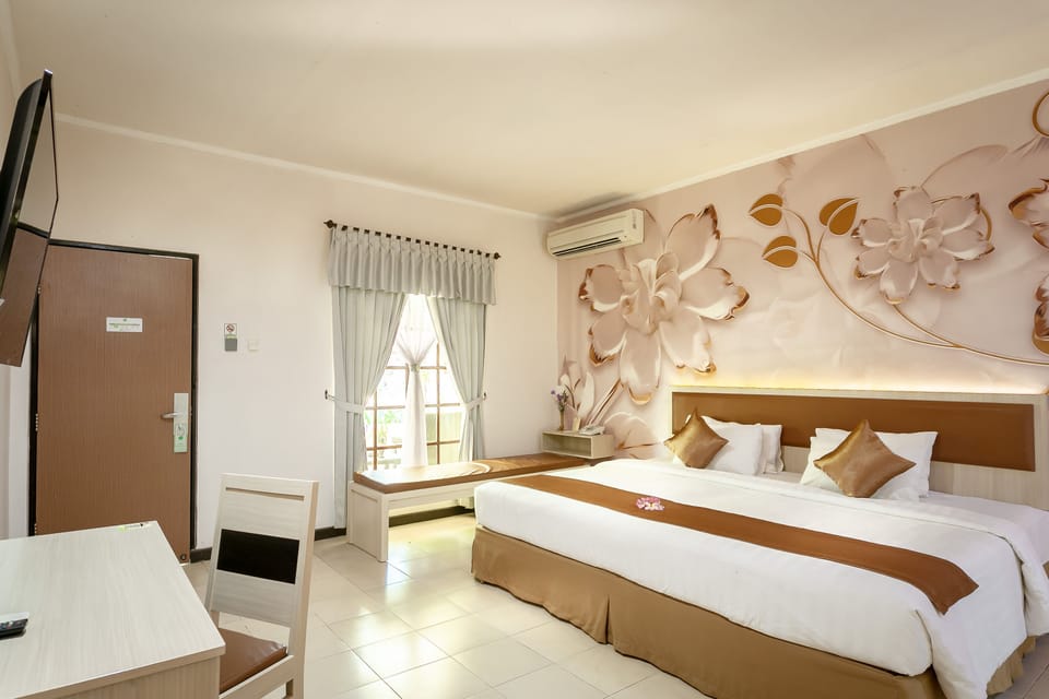 Garden Suite King Room | In-room safe, desk, WiFi (free), bed sheets