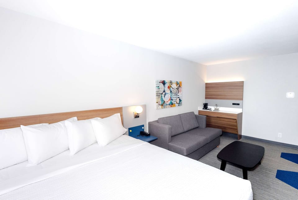 Suite, 1 King Bed, Non Smoking | Desk, iron/ironing board, free cribs/infant beds, free WiFi
