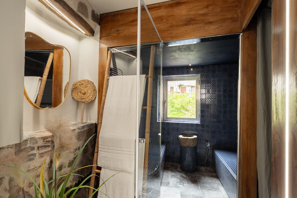 Exclusive Suite, 1 Double Bed (Spa Privata) | Bathroom | Free toiletries, hair dryer, towels