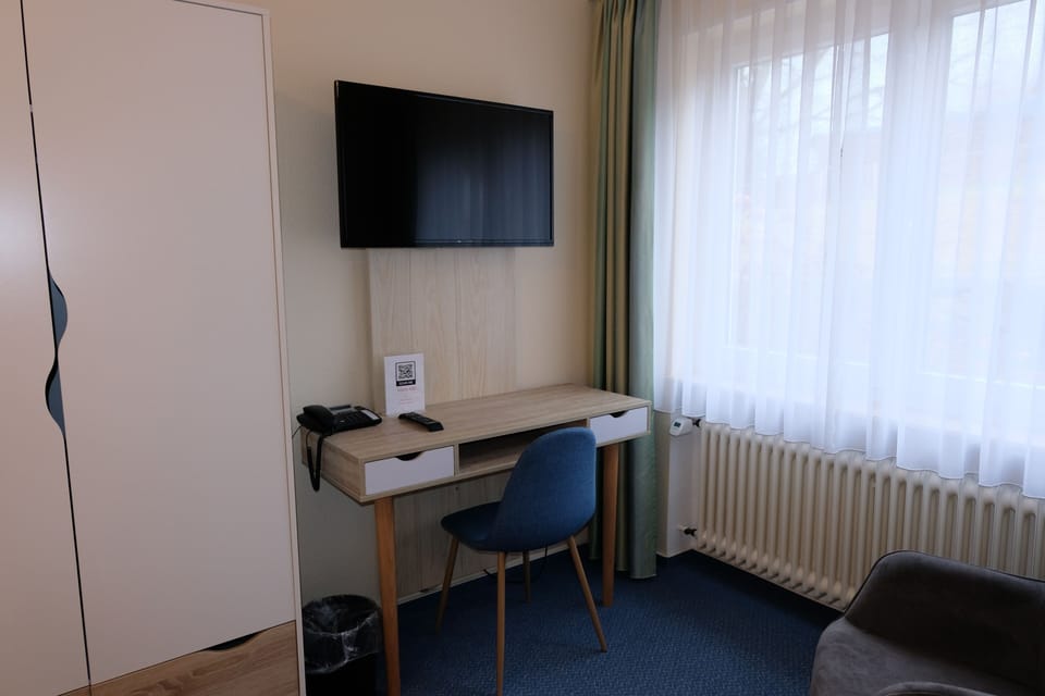 Standard Single Room, 1 Queen Bed | Premium bedding, desk, laptop workspace, blackout drapes