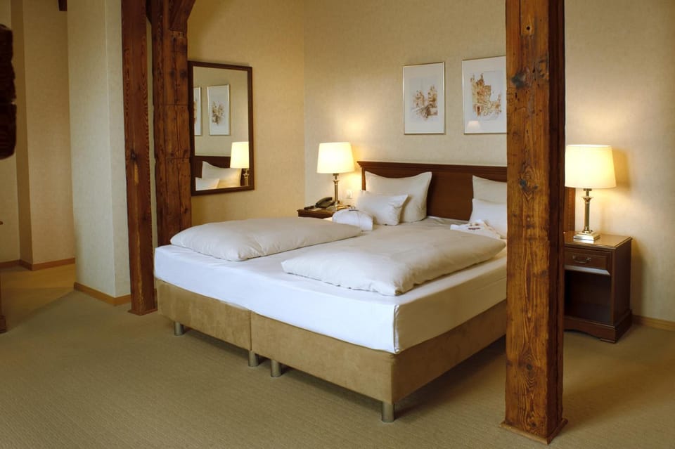 Free minibar, in-room safe, desk, soundproofing