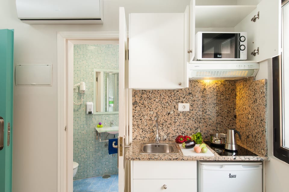 Studio, Ground Floor | In-room safe, blackout drapes, soundproofing, iron/ironing board