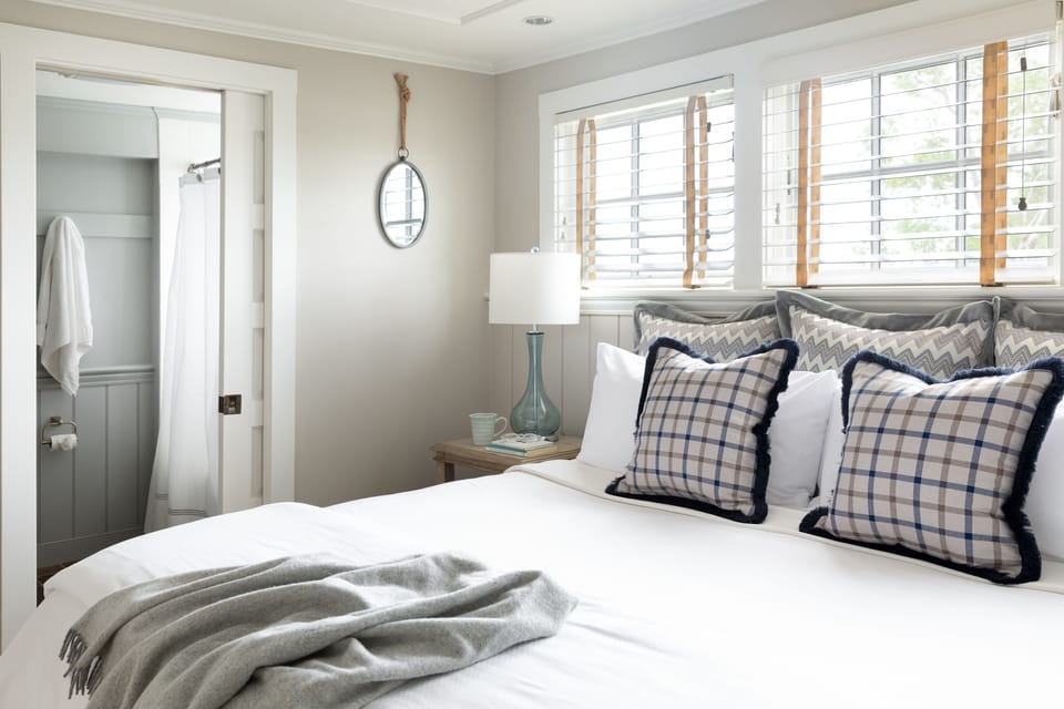 Luxury Suite, 1 Bedroom, Balcony | Iron/ironing board, free WiFi