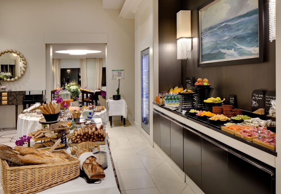 Daily buffet breakfast for a fee