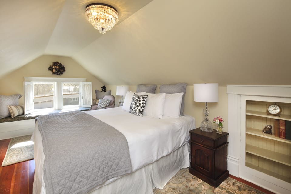 Deluxe Room | Egyptian cotton sheets, premium bedding, down comforters