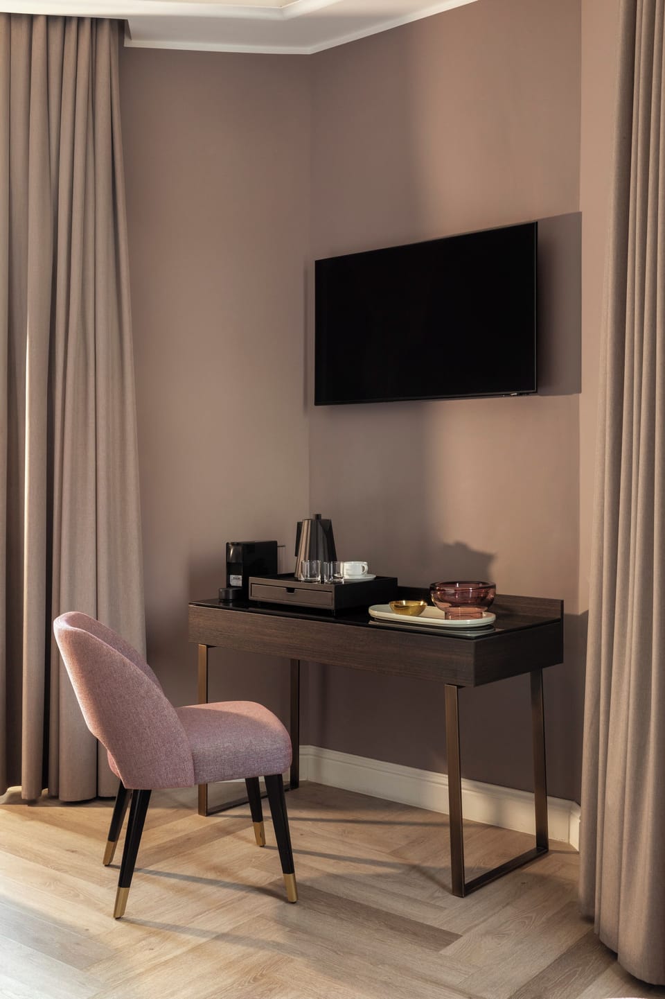 Deluxe Double or Twin Room | Minibar, in-room safe, blackout drapes, soundproofing