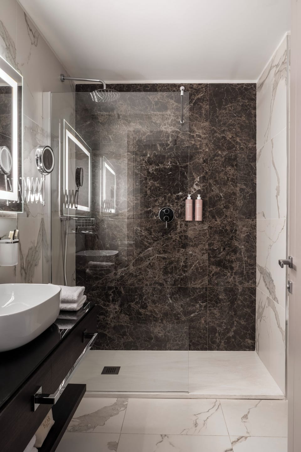 Superior Double or Twin Room | Bathroom | Free toiletries, hair dryer, slippers, bidet