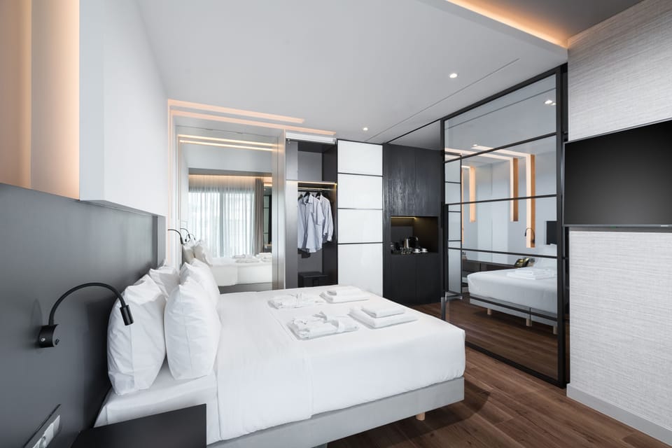 Exclusive Suite | Premium bedding, memory foam beds, minibar, in-room safe