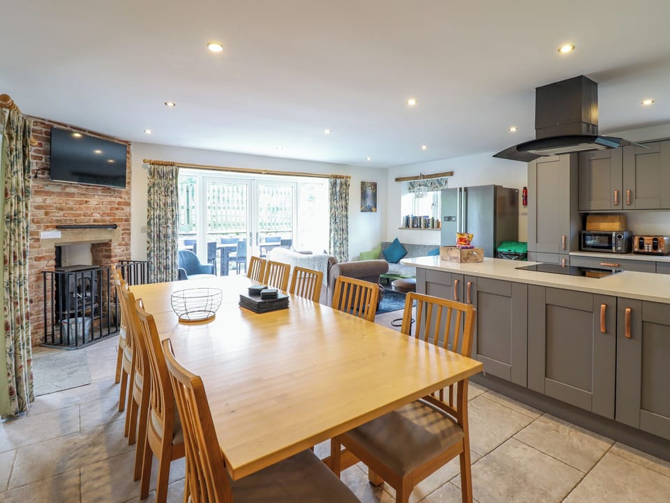 Cottage | Dining