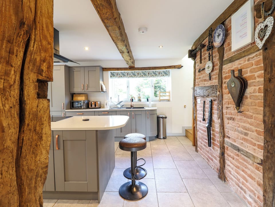 Cottage | Private kitchen | Fridge, microwave, dishwasher, electric kettle