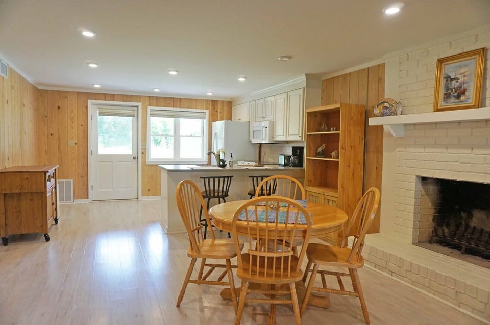 Dining Area (Ground Floor)