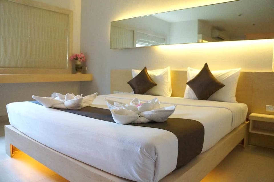 Suite Room | Egyptian cotton sheets, premium bedding, memory foam beds, minibar