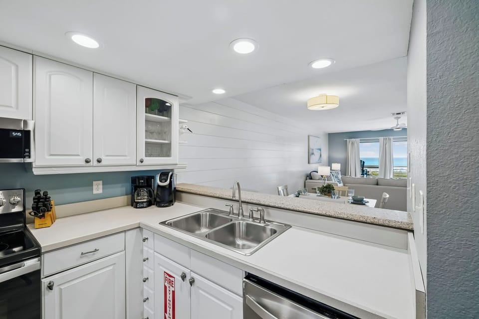Fully Equipped with Stainless Steel Appliances