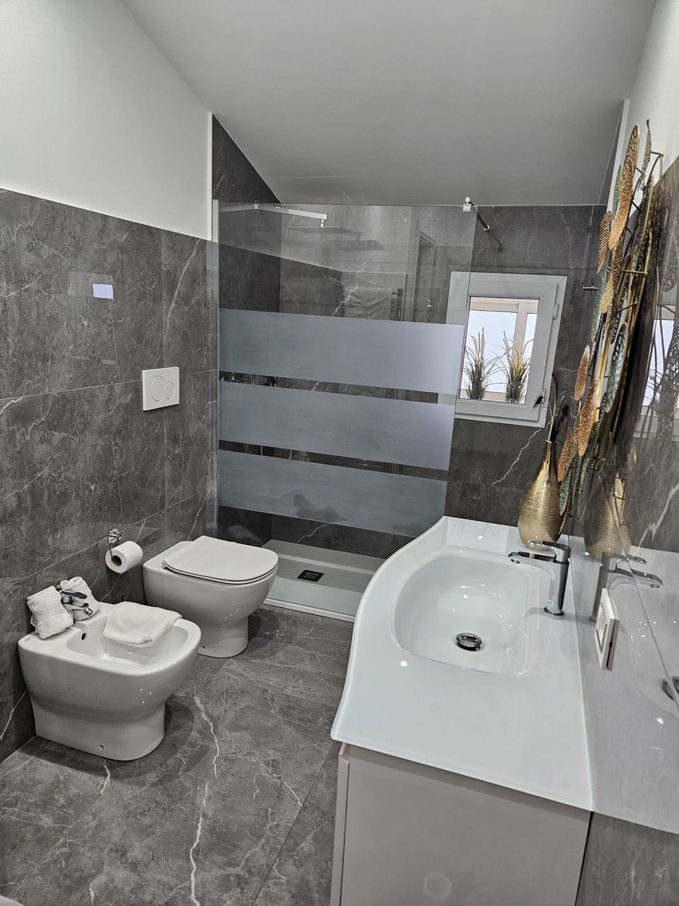 Deluxe Double or Twin Room, 1 Bedroom, Ensuite, Mountain View | Bathroom | Shower, rainfall showerhead, hair dryer, bidet