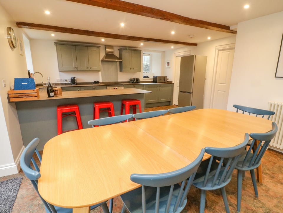 Cottage | Dining