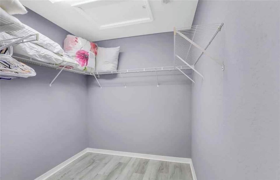 Primary suite walk in closet