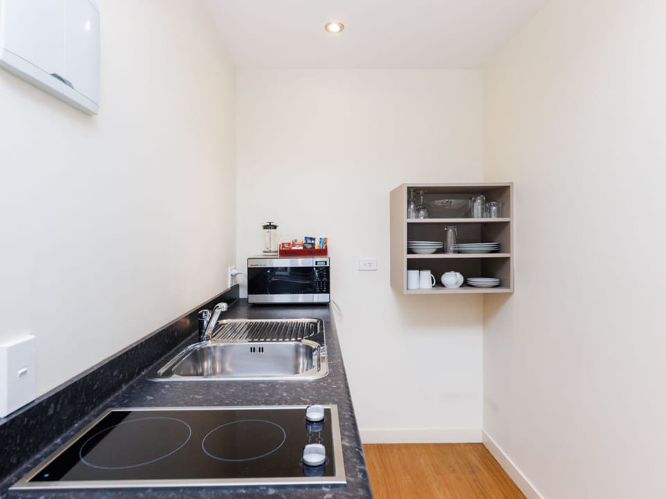 Standard Studio, Accessible, Kitchenette (Studio Twin Shower - Access Bathroom) | Private kitchenette | Fridge, microwave, stovetop, coffee/tea maker