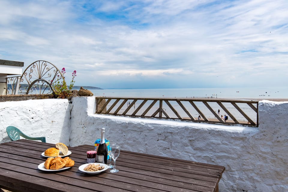 Beach Front House, Direct Beach Access, Spectacular Sea Views