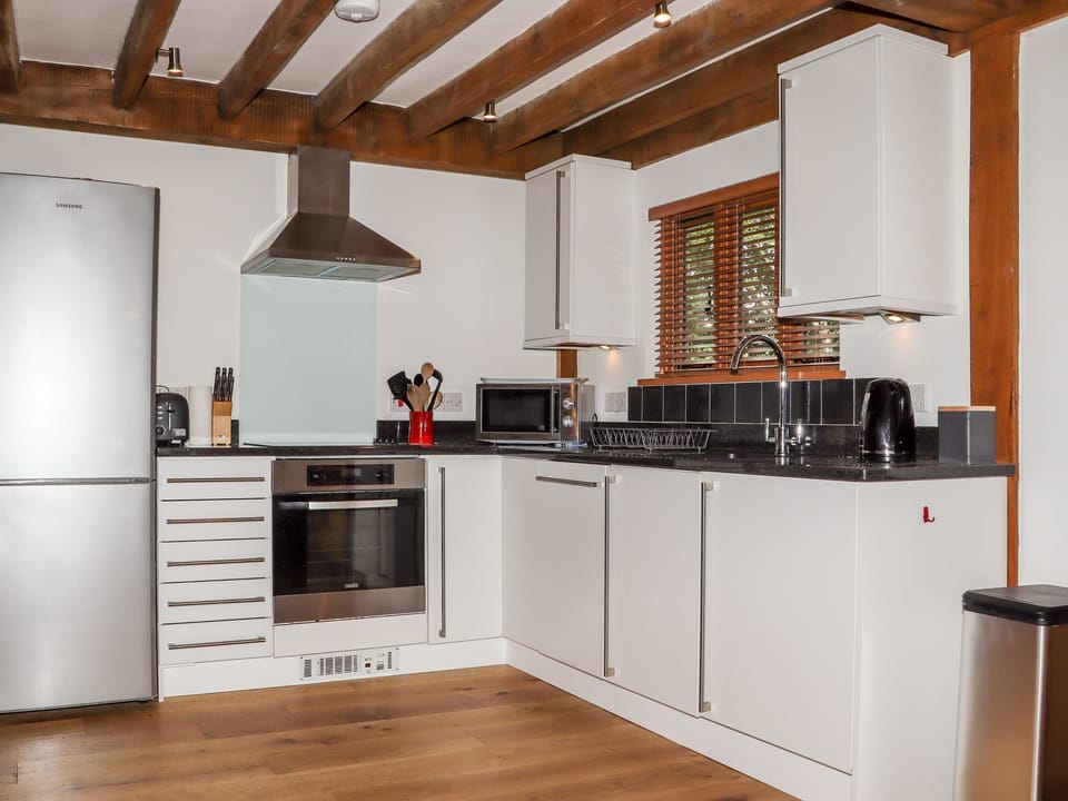 Cottage | Private kitchen | Fridge, microwave, dishwasher, electric kettle