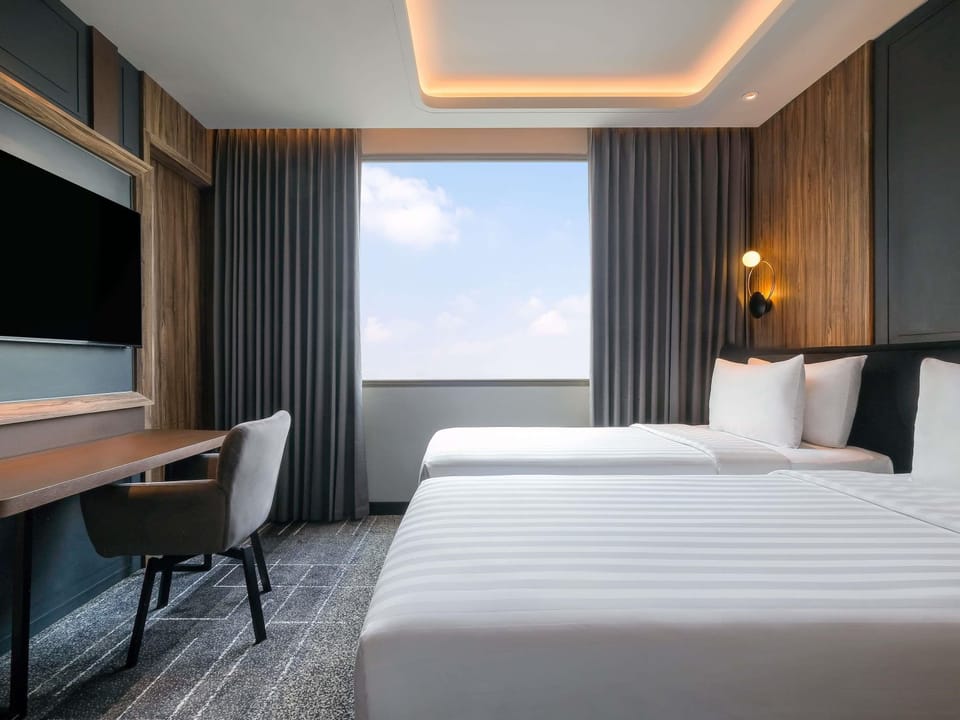 Executive Suite, 2 Twin Beds | Premium bedding, minibar, desk, laptop workspace
