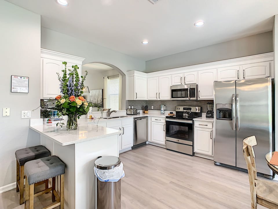 Full, Modern Kitchen