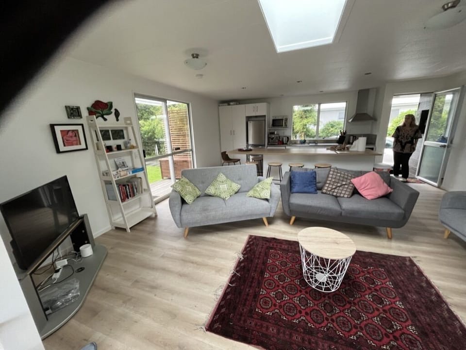 Lounge and Kitchen 