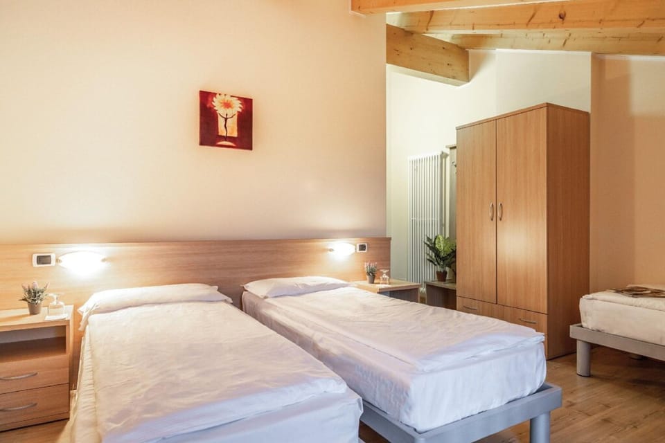 Classic Double Room | In-room safe, desk, cribs/infant beds, free WiFi
