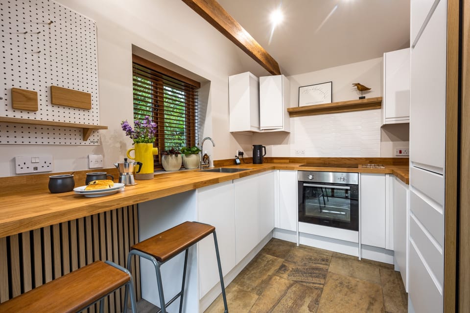 Ground floor: Kitchen with breakfast bar