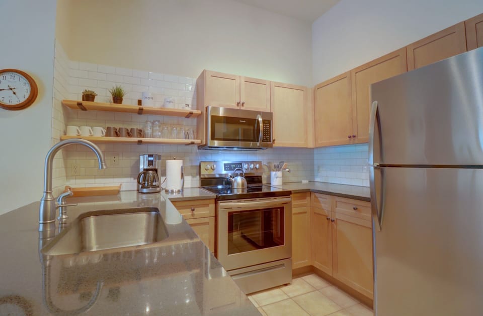 Condo, 2 Bedrooms | Private kitchen | Fridge, microwave, oven, coffee/tea maker