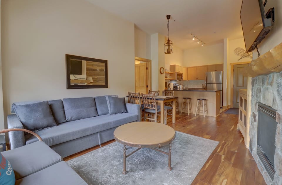 Condo, 2 Bedrooms | Living room | TV