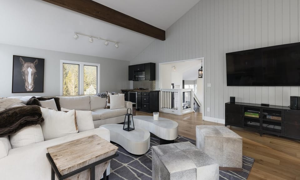 2885 Two Moons living room6