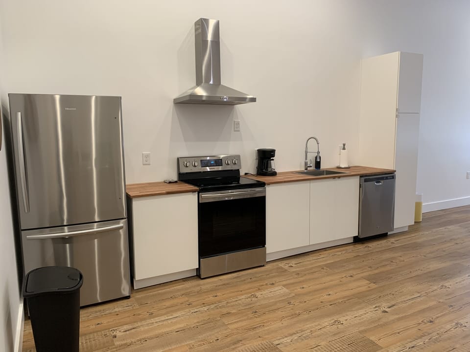Full kitchen