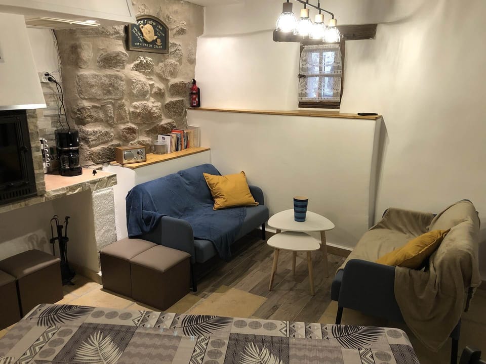 le salon La maison des Tisserands Villefranche de Conflent