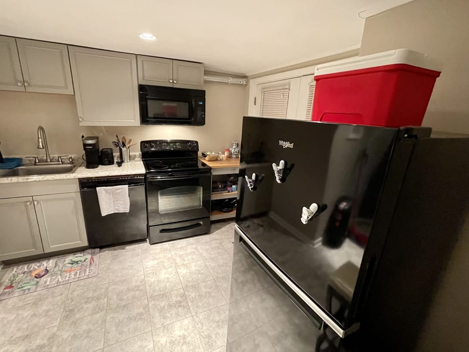 Full kitchen