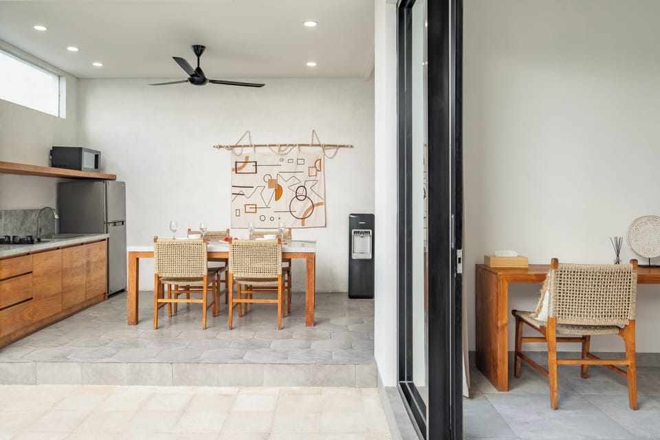 Villa | Private kitchen | Fridge, microwave, stovetop, cookware/dishes/utensils