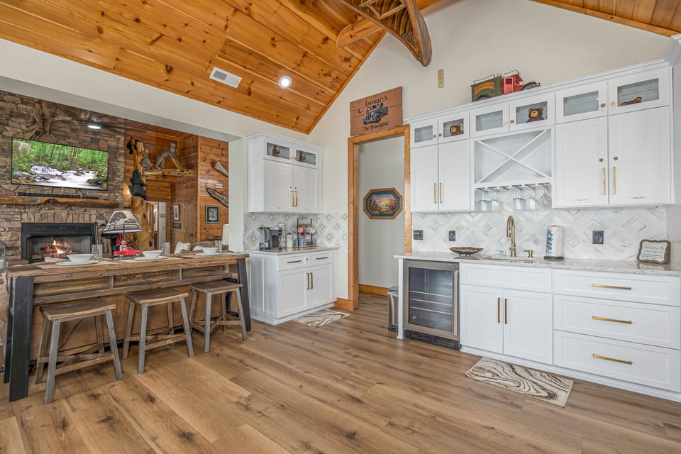 Cabin With Large Kitchen