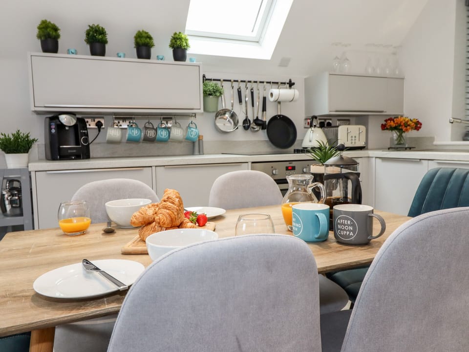 Cottage | Private kitchen | Fridge, microwave, dishwasher, electric kettle