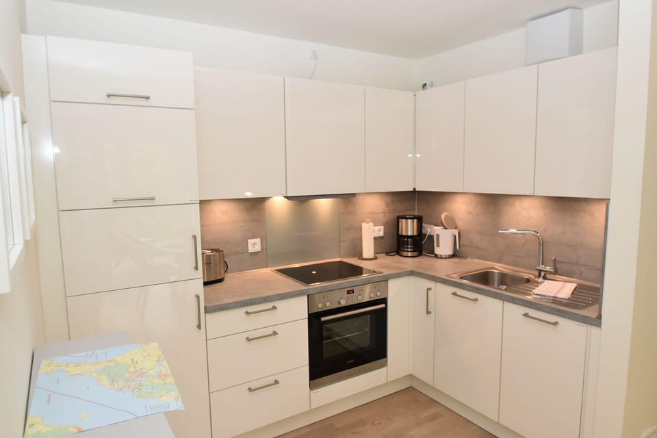 fully equipped, open kitchen