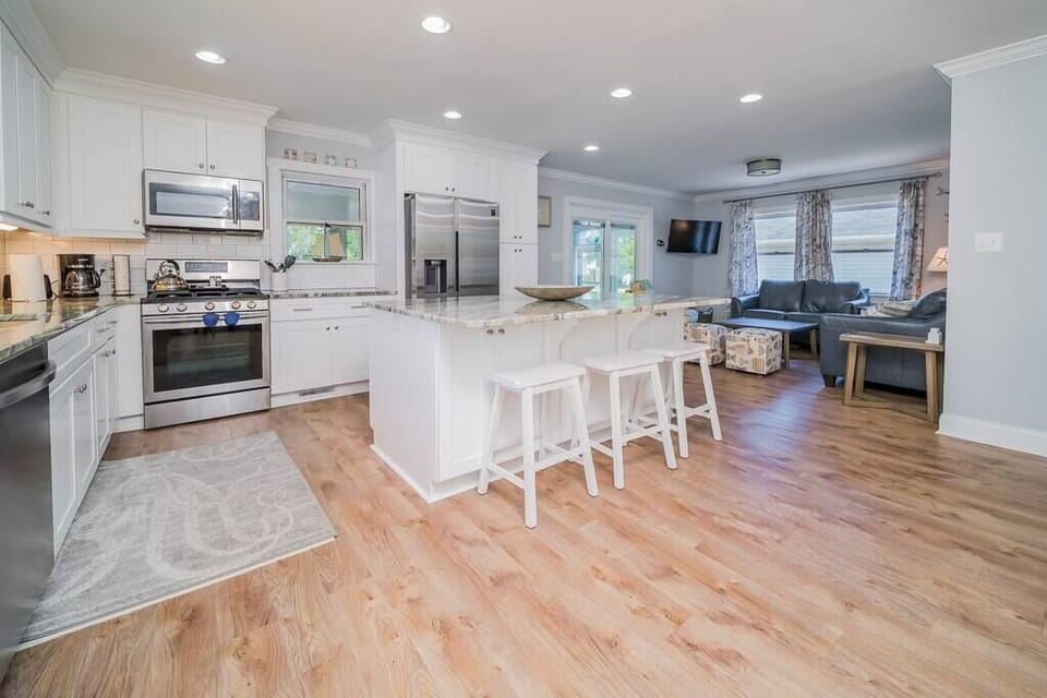 An open layout between kitchen and living room.