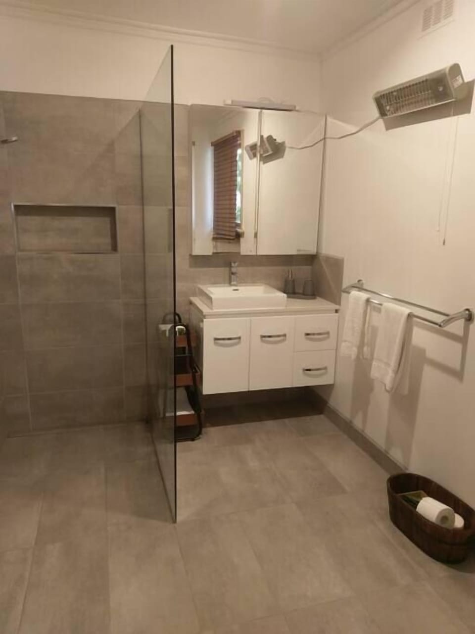 Modern bathroom