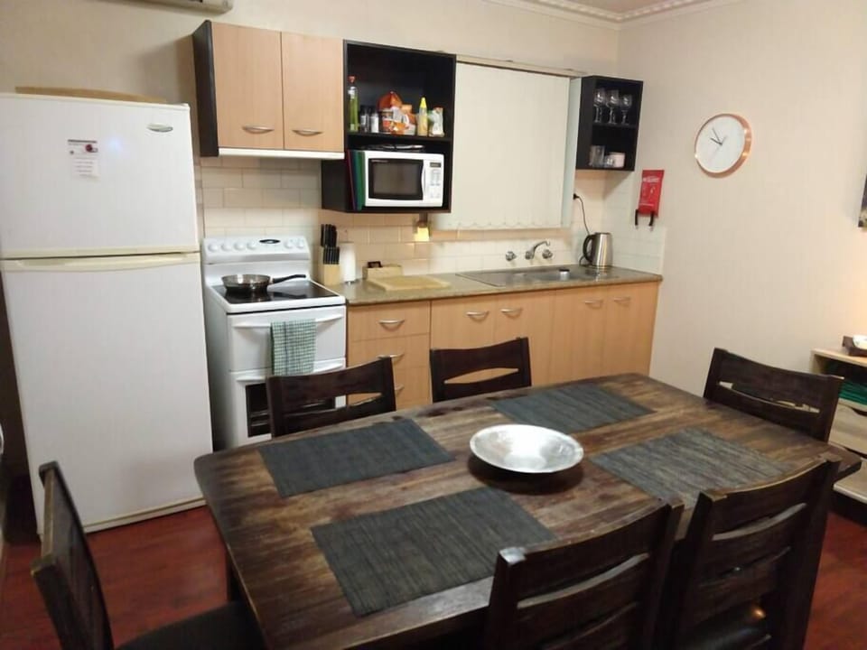 Kitchen/dining 