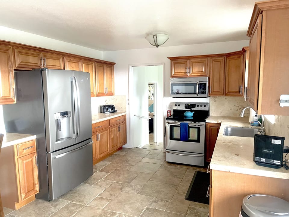 Full size kitchen with everything needed to prepare a large meal