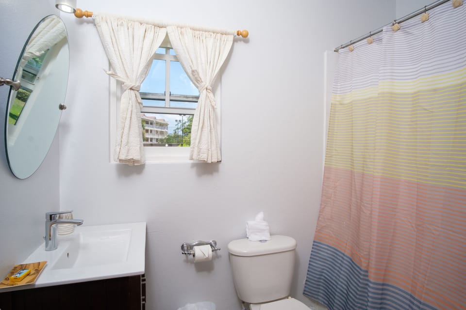 2nd bathroom with bath