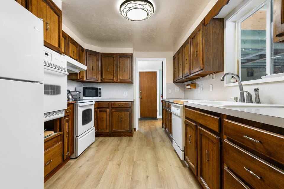 "The kitchen was fully stocked, and there was abundant space for our family of five." - Elizabeth