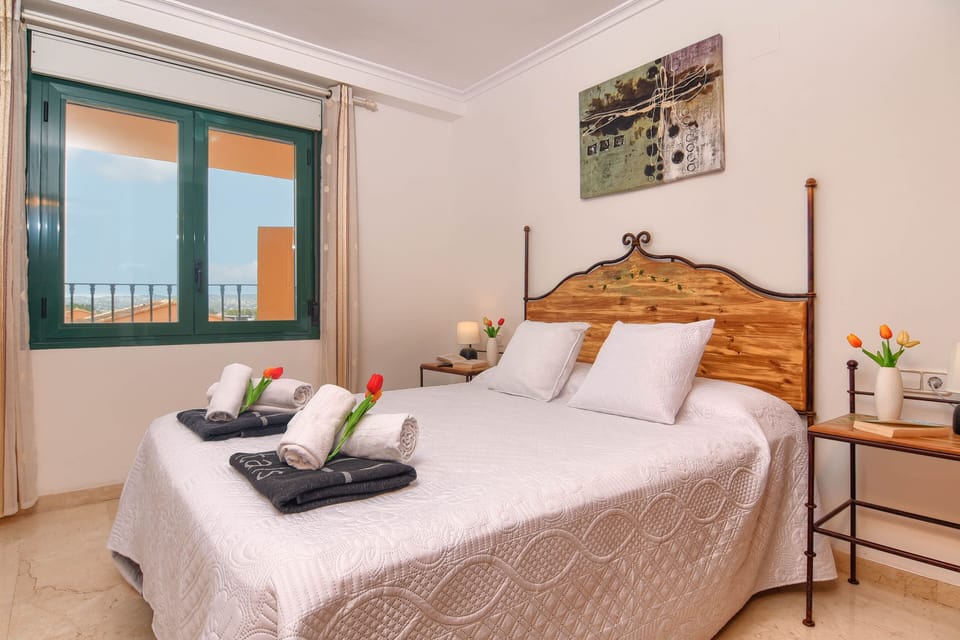 Bedroom with double bed